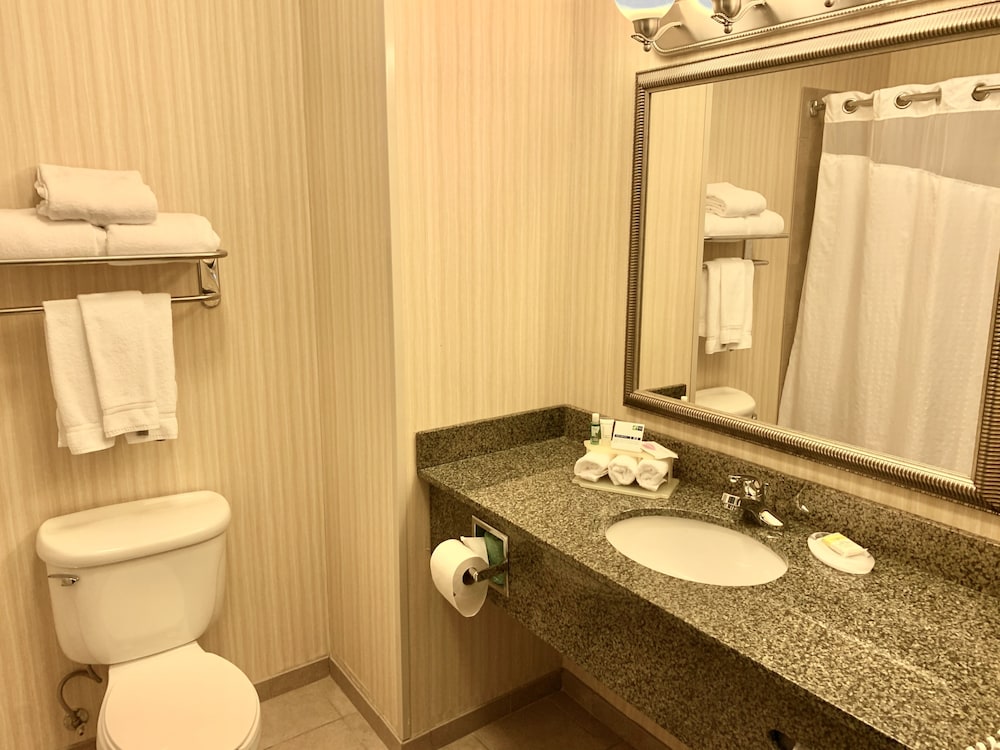 Suite, 2 Queen Beds - Photo 5