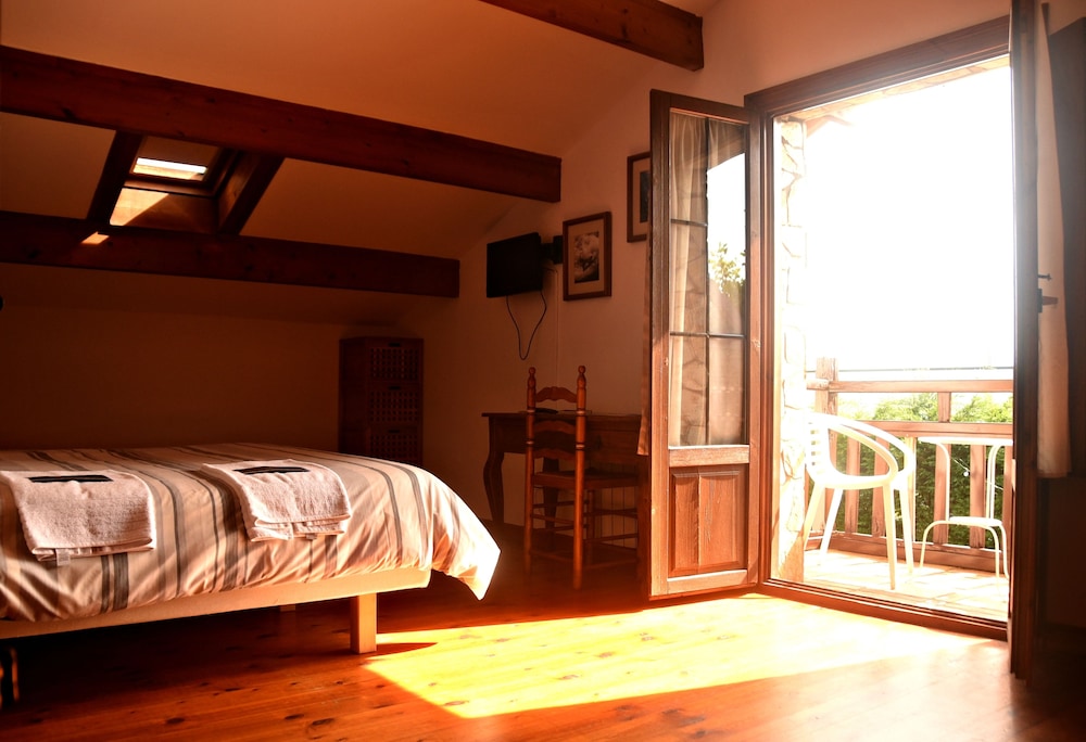 Double Or Twin Room (+Surf Course) photo 3