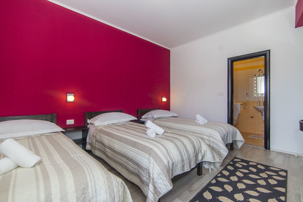 Room (S5) photo 3