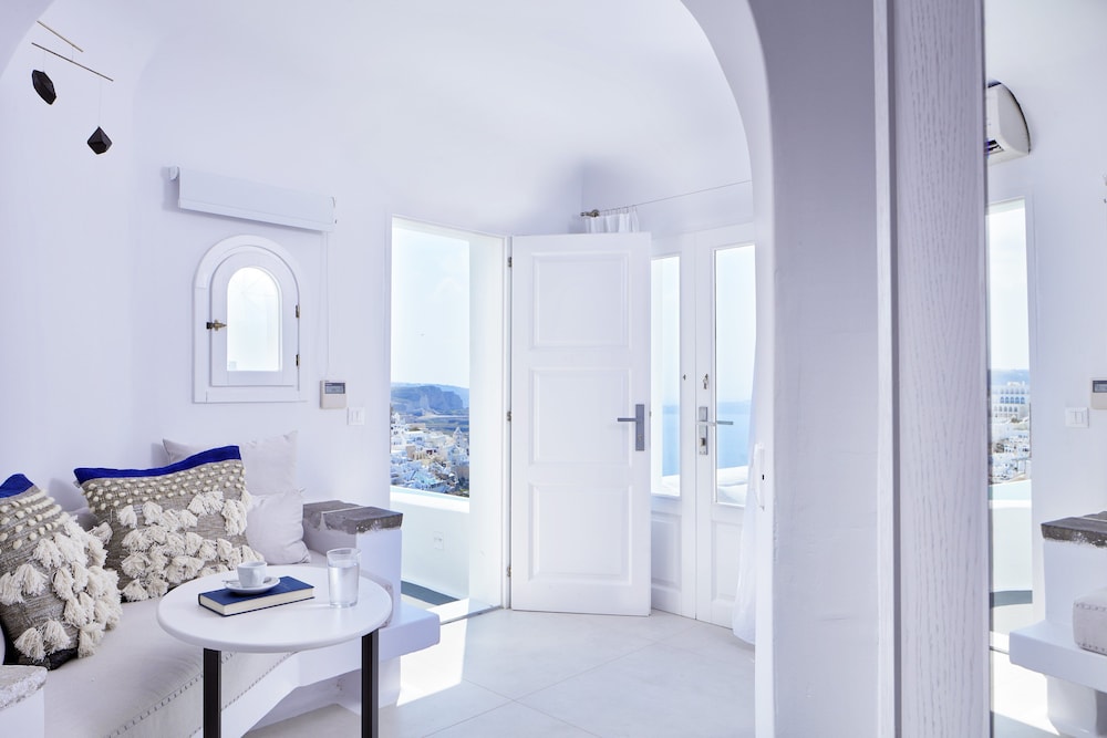 Honeymoon Suite with Outdoor Jetted Tub - Photo 8