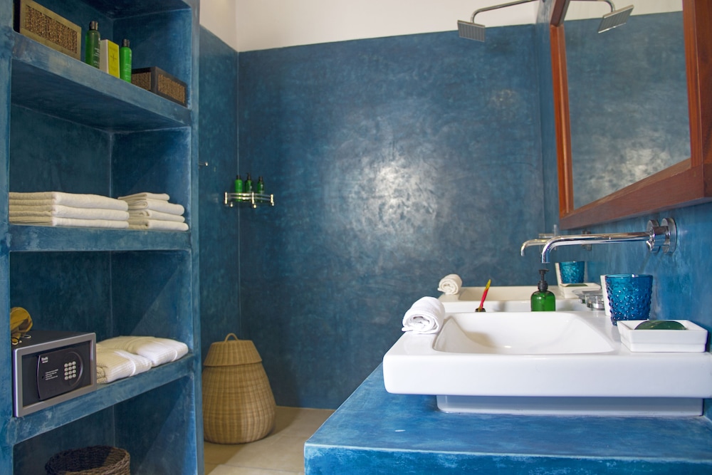 Luxury Villa, Beachside (6 adults ) photo 1