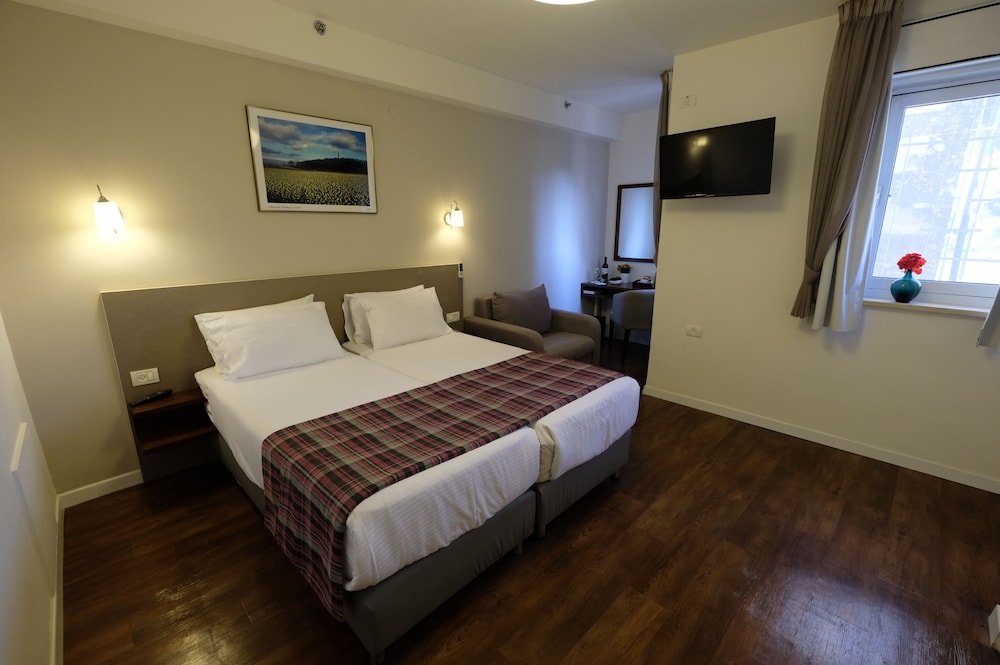 Classic Twin Room, Garden View