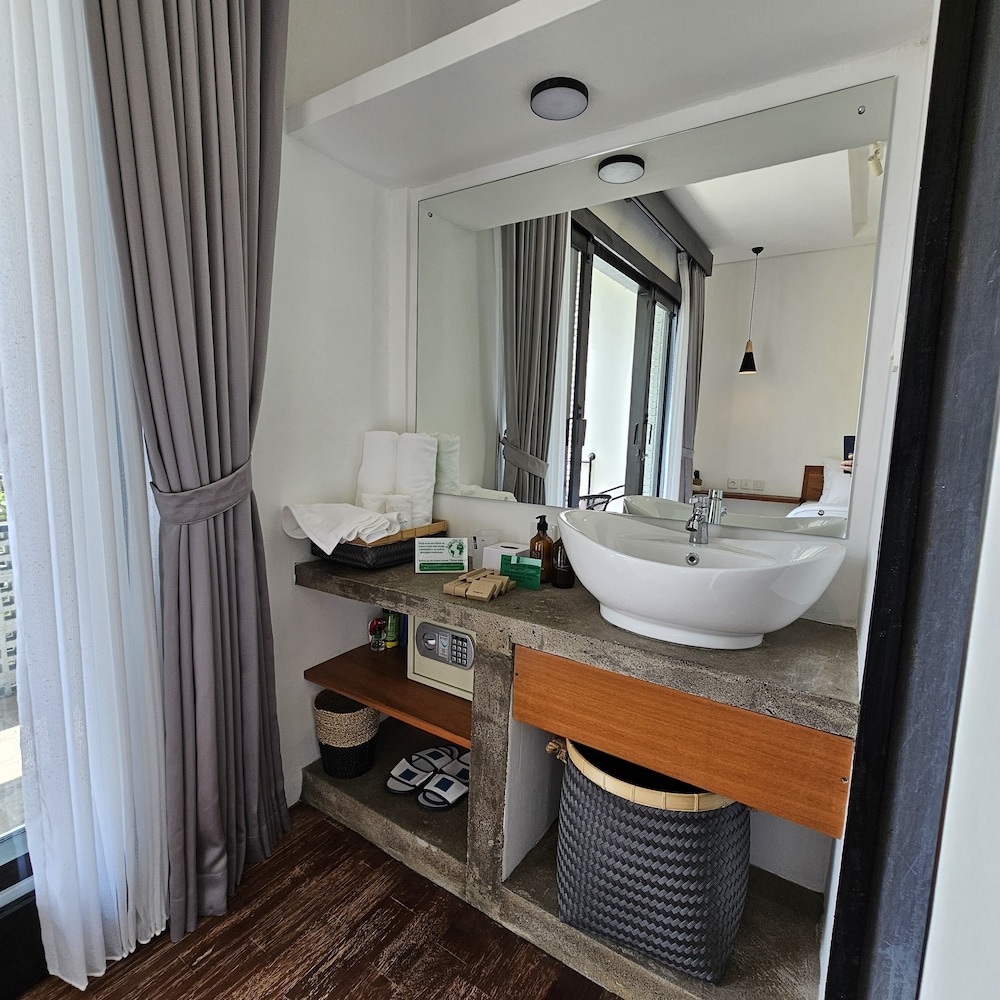 Standard Twin Room - Photo 12