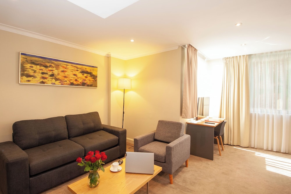 Executive Studio, 1 Queen and 1 Double Sofa Bed