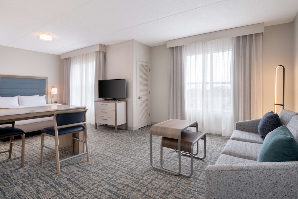 Studio, 1 King Bed, Accessible (Mobility & Hearing, Roll-in Shower) - Photo 4