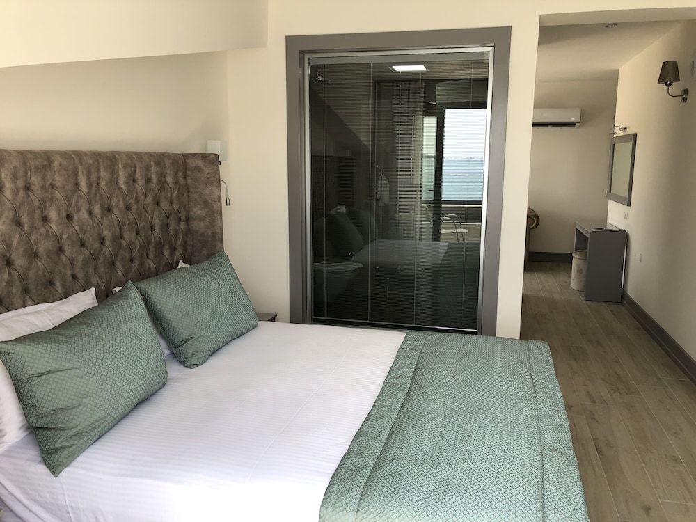 Luxury Suite, 1 Bedroom, Non Smoking, Sea View