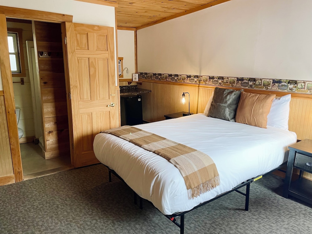 Standard Room, 1 Queen Bed photo 1