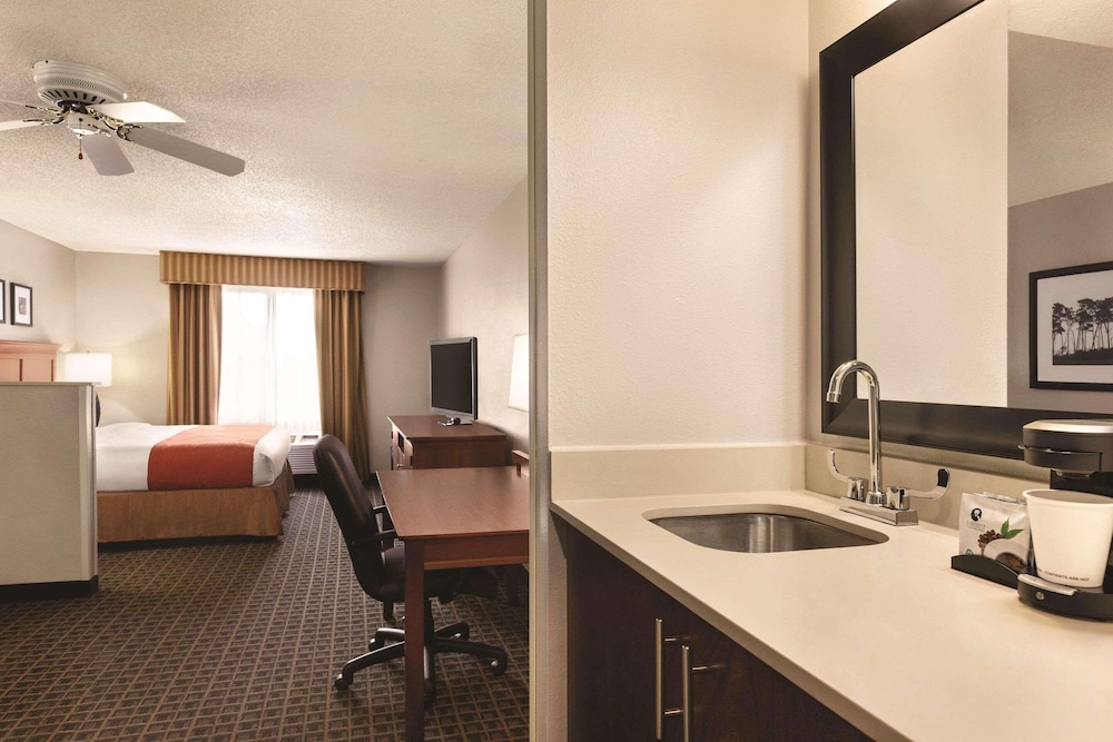 King Room, Studio Suite, 1 King Bed, Non Smoking photo 1