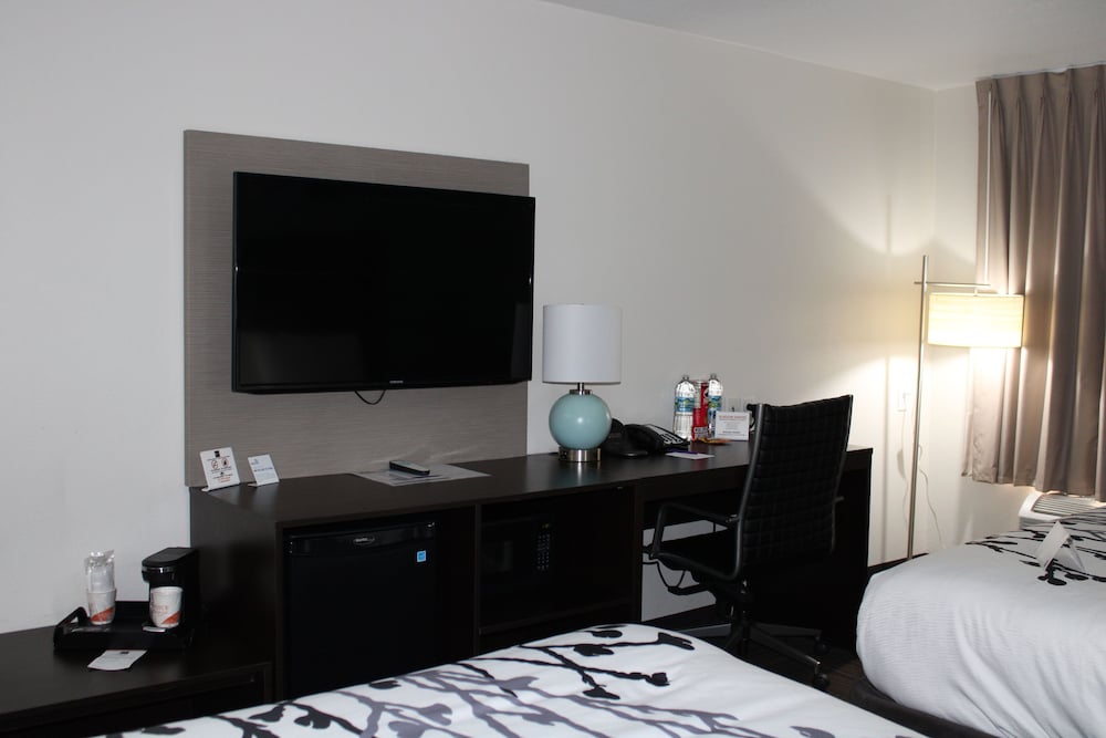 Room, 2 Queen Beds, Non Smoking - Photo 6