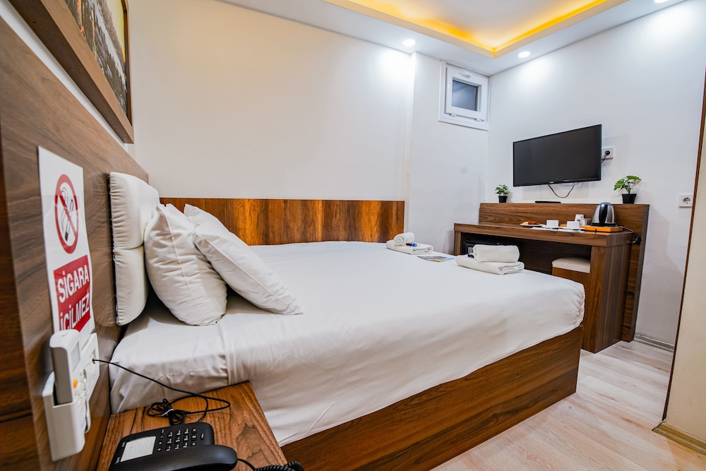 Economy Room, 1 Queen Bed photo 2