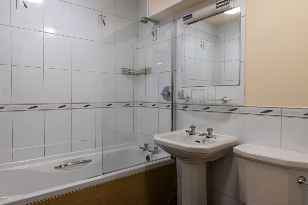 Superior Double or Twin Room, Ensuite photo 2