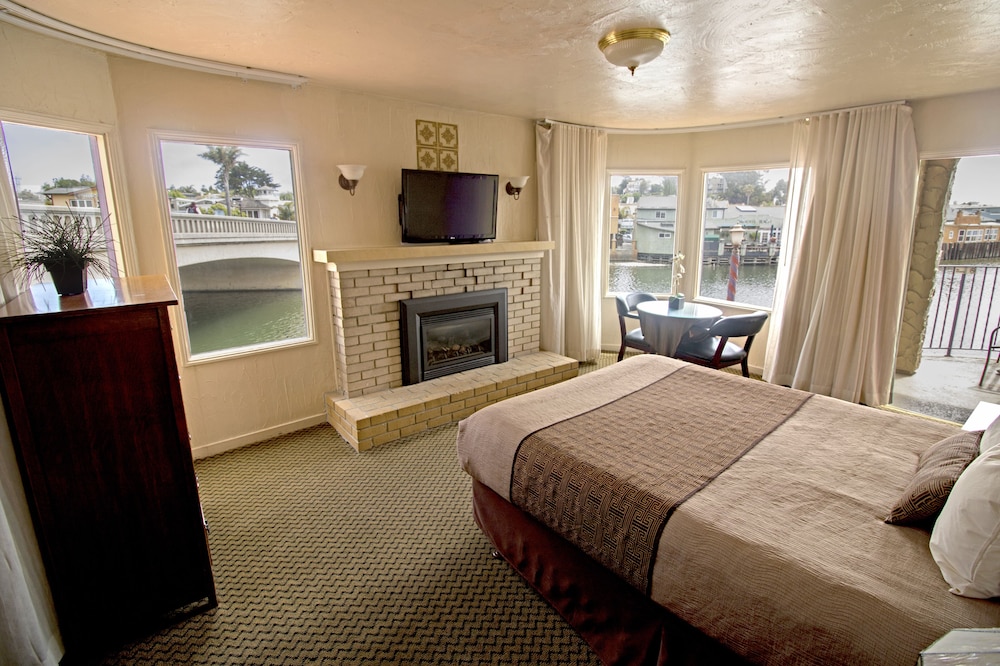 Suite, Fireplace