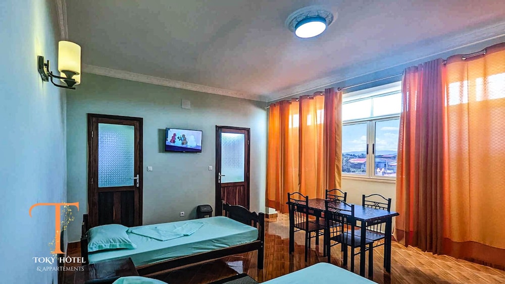 Family Room, 1 Bedroom photo 2