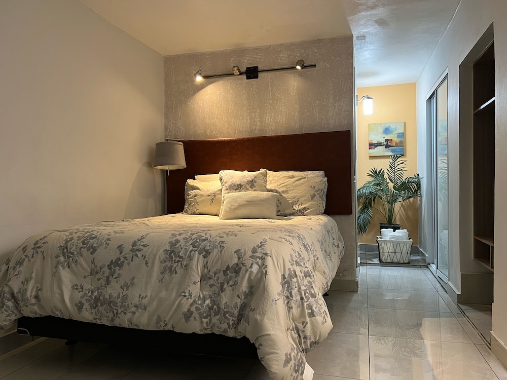 Standard Studio, 1 Queen Bed (S1) photo 3