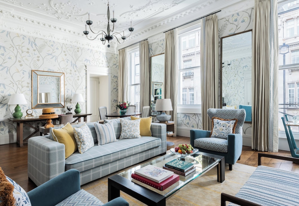 Suite (Dover)