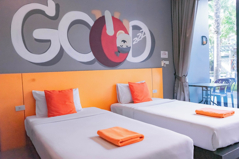 Deluxe Twin Room with Pool View - Photo 5