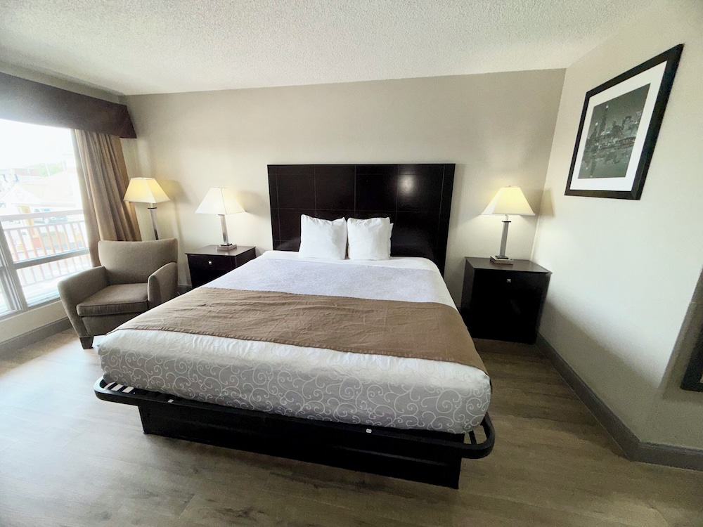 Room, 1 King Bed, Roll-in Shower, Non Smoking - Photo 3
