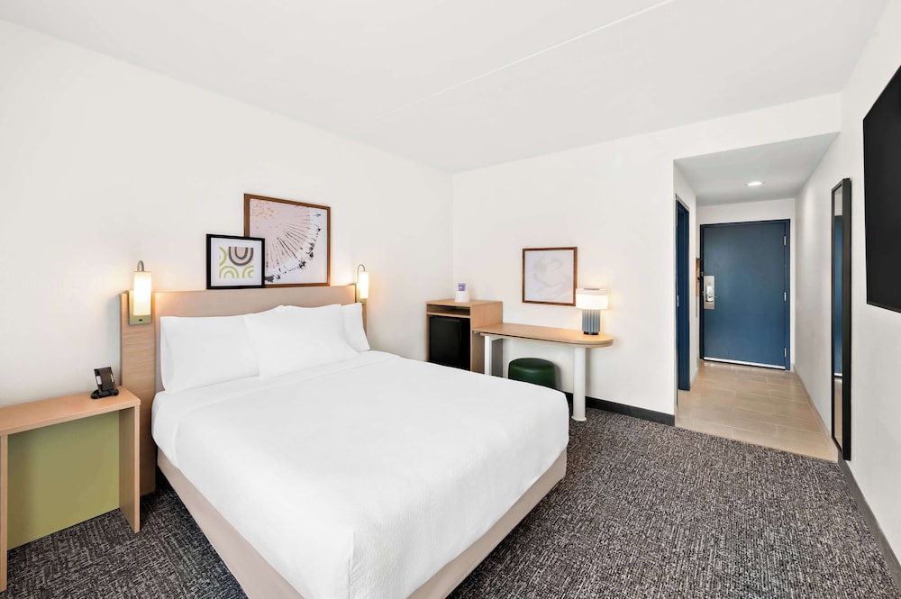 Room, 1 Queen Bed, Accessible (Mobility & Hearing, Roll-in Shower) photo 2