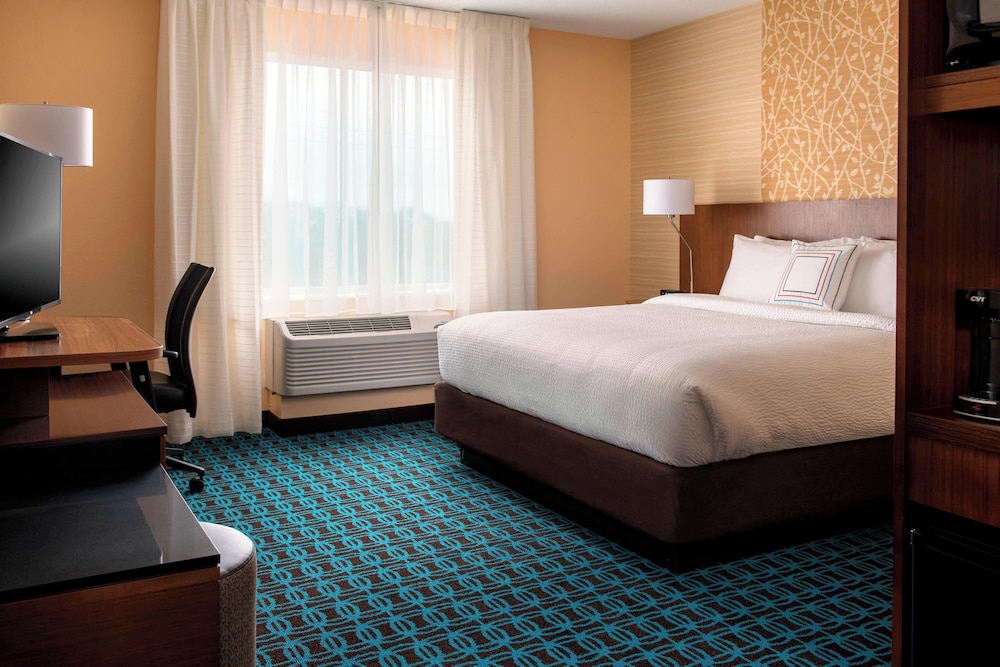 Room, 1 King Bed (Mobility/Hearing Accessible, Tub) - Photo 3
