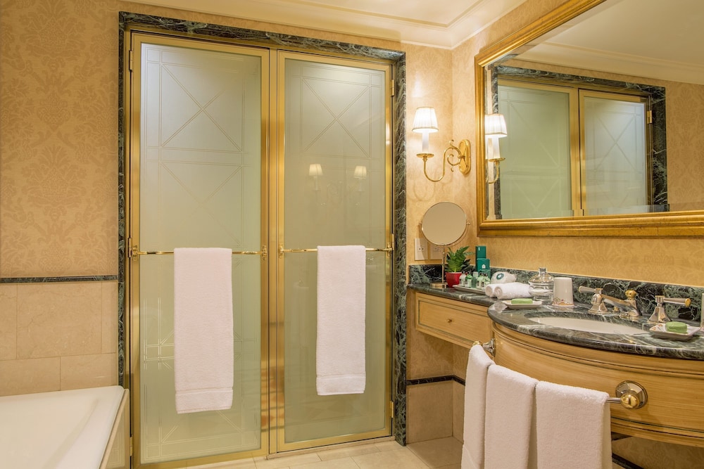 Suite, 1 Bedroom, Corner thumbnail 5