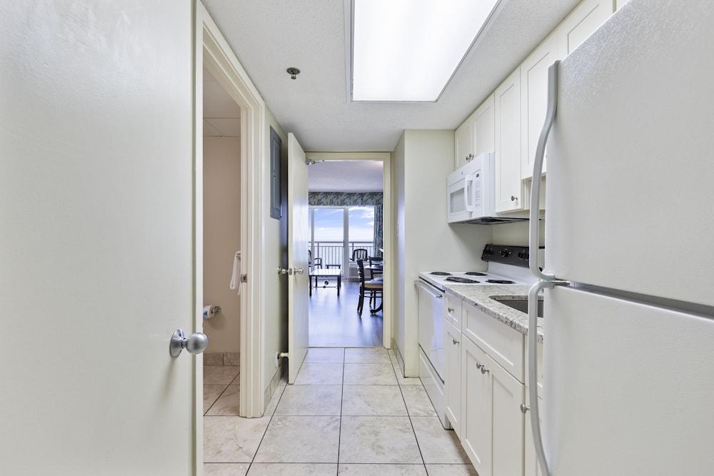 Condo, 1 Bedroom, Balcony, Ocean View, Magnolia, Full Kitchen photo 2