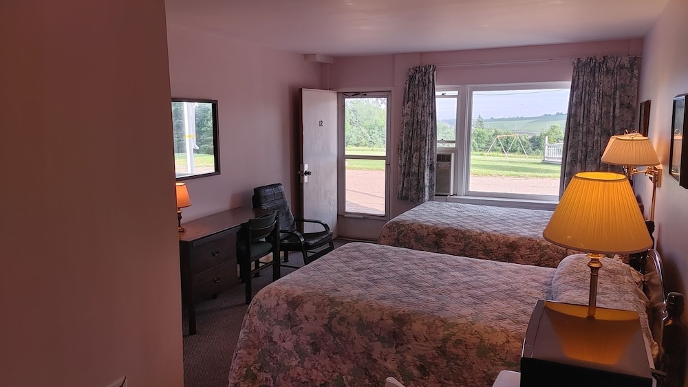 Standard Room, 2 Double Beds, Non Smoking, Partial Ocean View photo 1