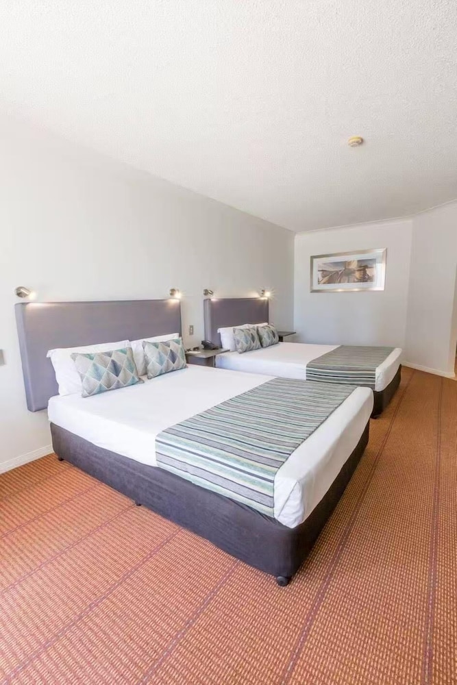 Two Bedroom Apartment 3 Queen Beds No Balcony