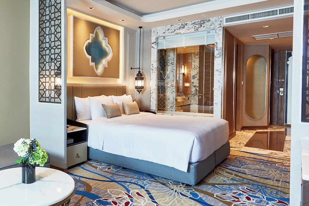 Jacuzzi Sky Suite Club Lounge Access photo 3