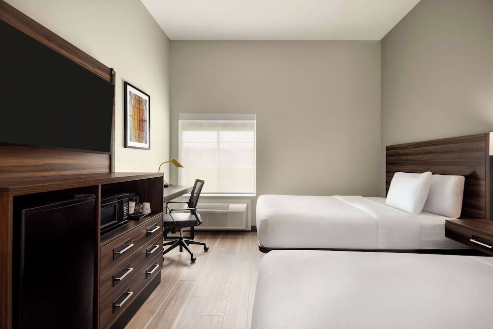 Room, 2 Queen Beds, Accessible, Non Smoking (Mobility/Hearing, Tub w/Grab Bars) photo 1