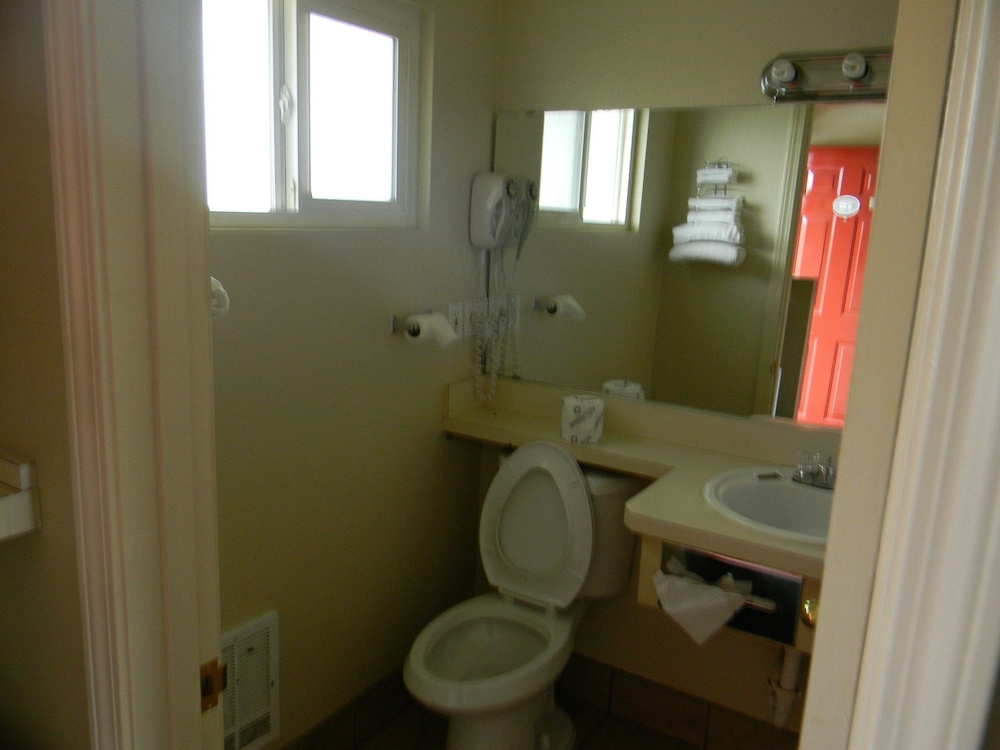Standard Room, 1 King Bed photo 3