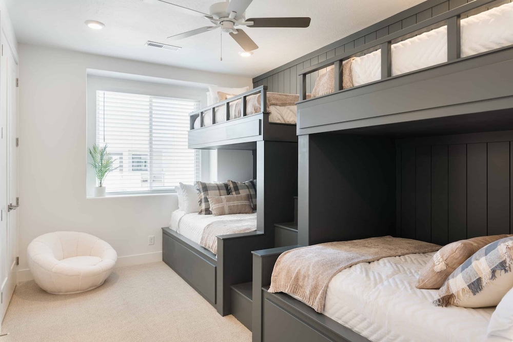 Townhome, 5 Bedrooms