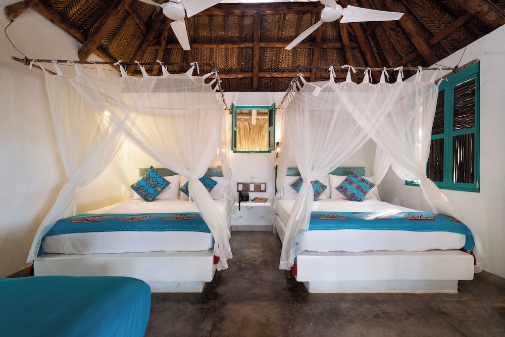 Superior Bungalow, Multiple Beds, Ocean View, Beachfront photo 3