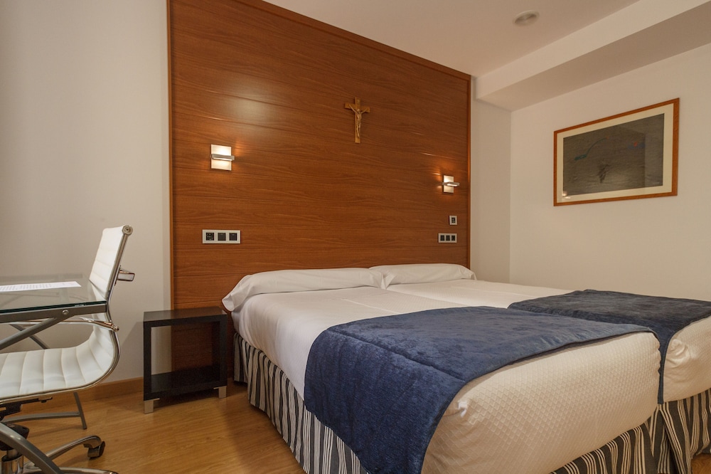 Economy Twin Room
