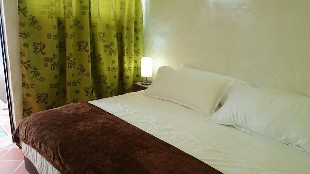 Deluxe Room, 1 King Bed photo 3