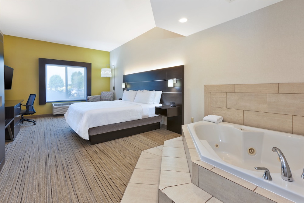 Suite, 1 King Bed (Whirlpool) - Photo 1