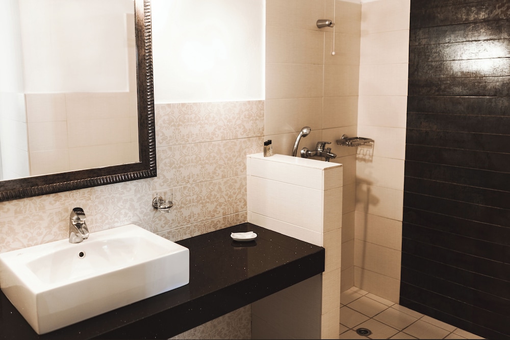 Standard Triple Room (No special View) - Photo 4