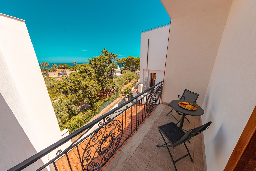 Superior Double or Twin Room, Sea View - Photo 6