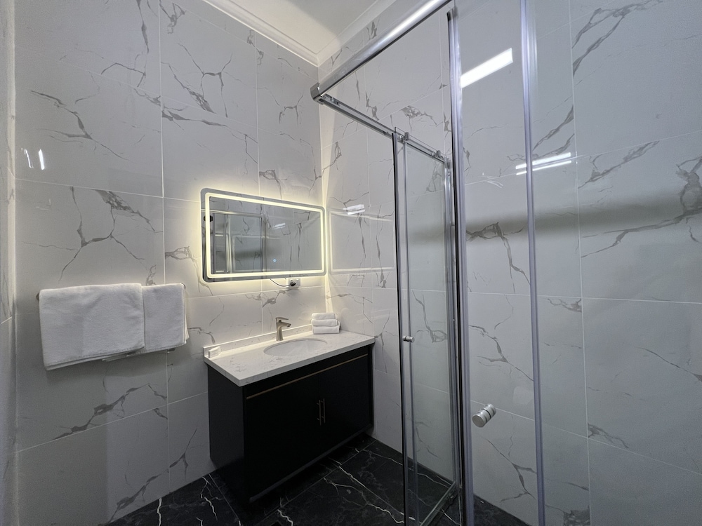 Deluxe Suite - Photo 7