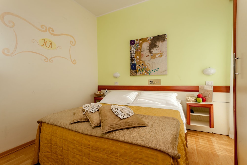 Standard Room, Partial Sea View