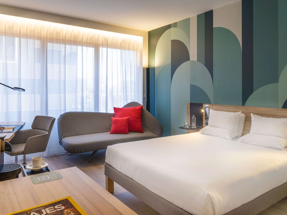 Superior Room, 1 Queen Bed (in Plaza Building) - Photo 7