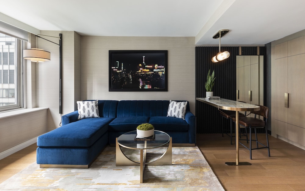 Studio Suite, 1 King Bed (High Floor, Lounge)