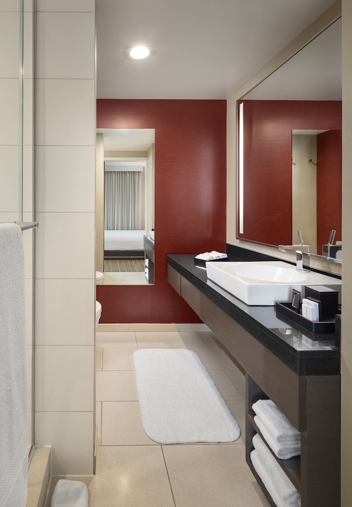 Suite, 1 King Bed, Balcony (Woodstock) - Photo 2