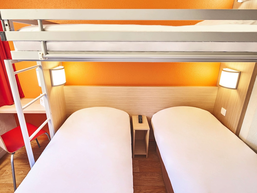 Standard Room, 3 Twin Beds photo 2