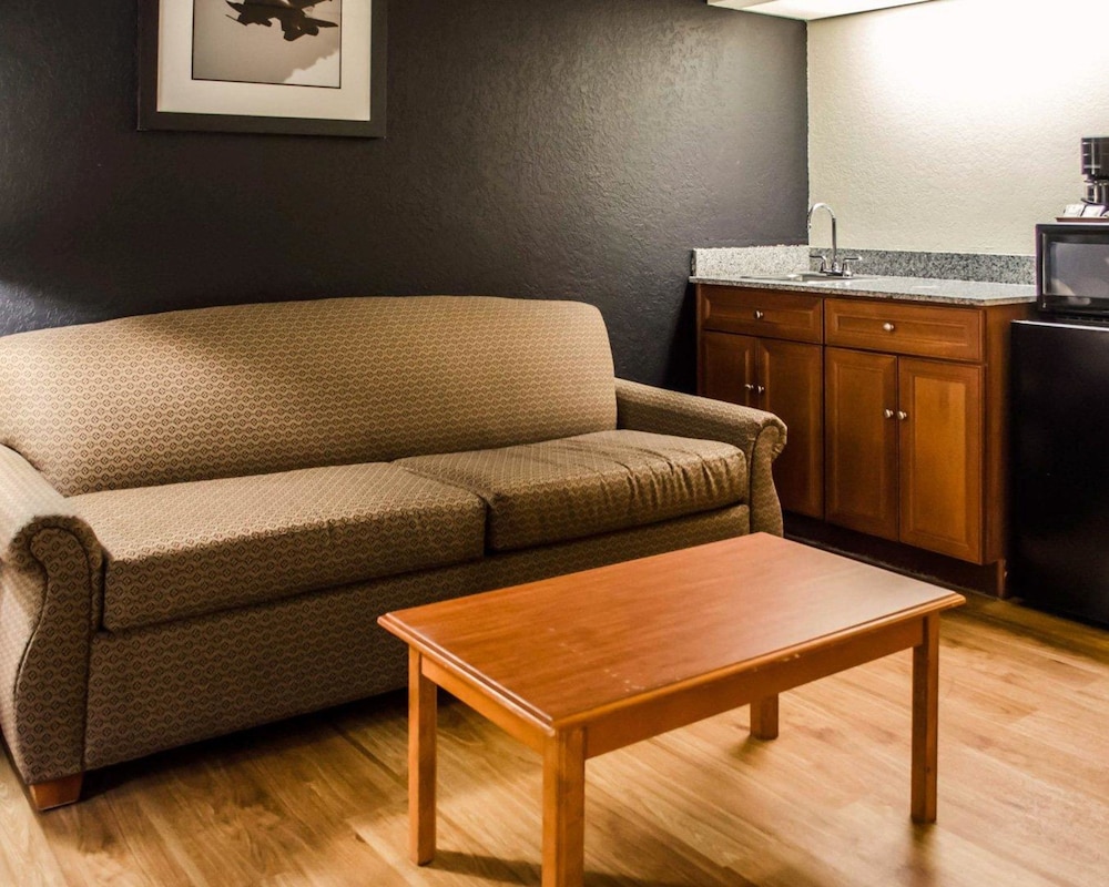 Suite, 1 King Bed, Non Smoking, Refrigerator & Microwave