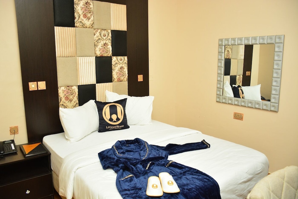 Queen Suite photo 2