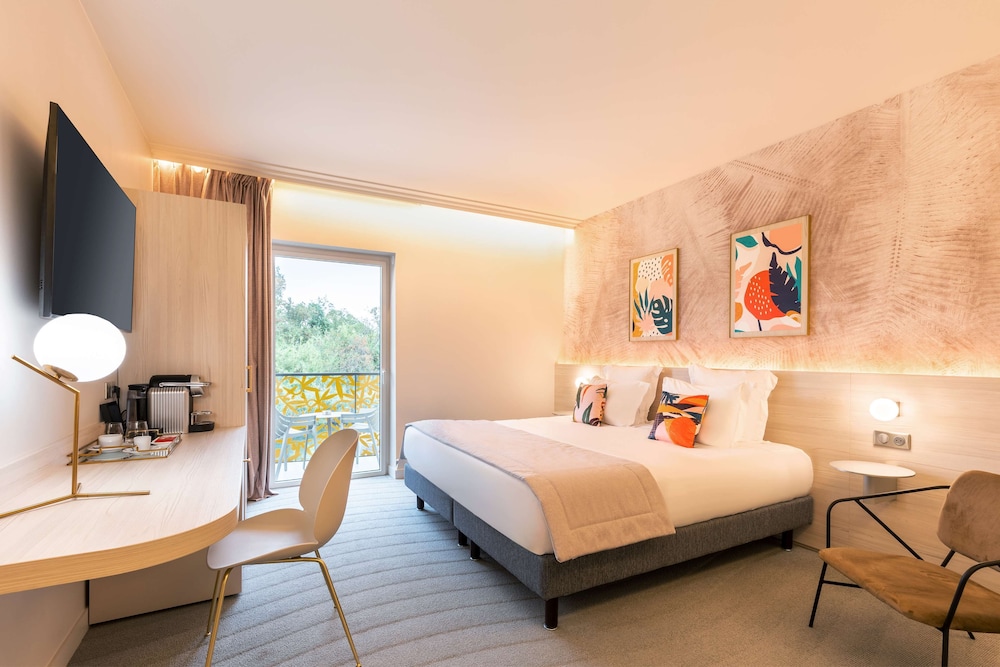 Exclusive Room, 1 King Bed, Non Smoking - Photo 8