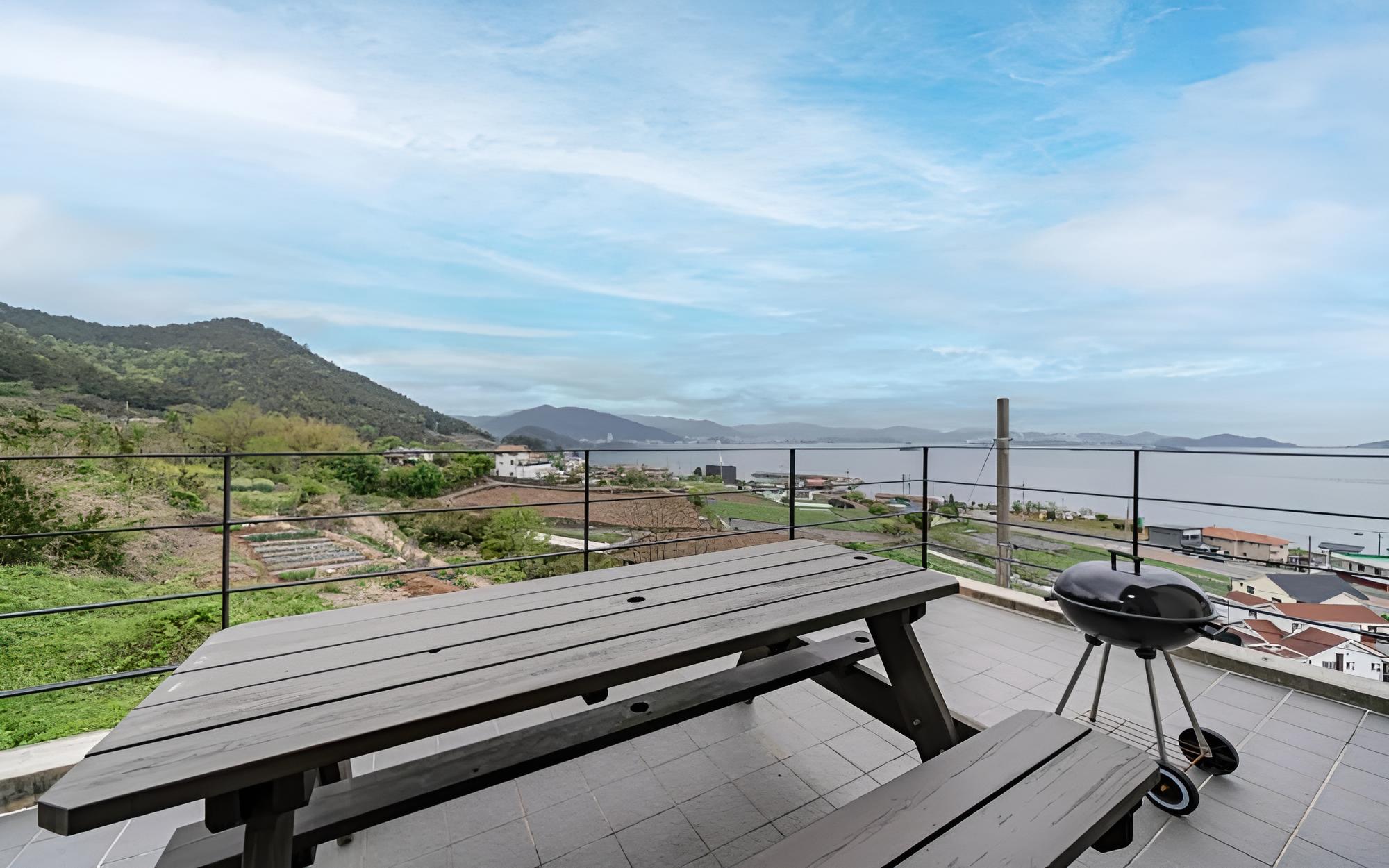 Room (Room 201 (Ocean View)) photo 3