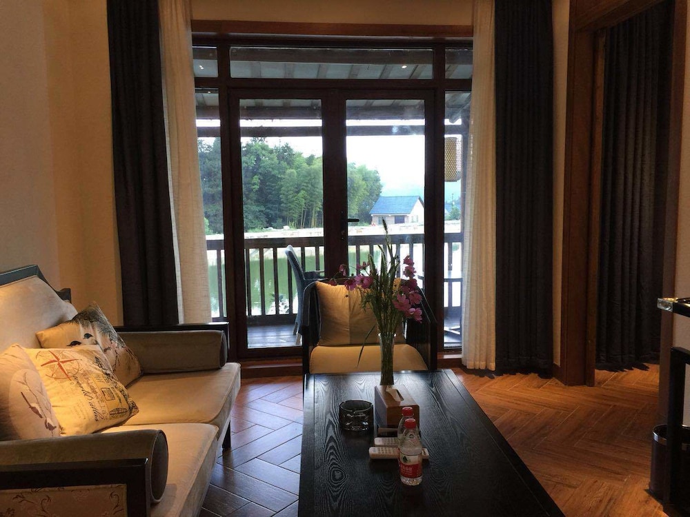 Deluxe Room, Mountain View photo 2