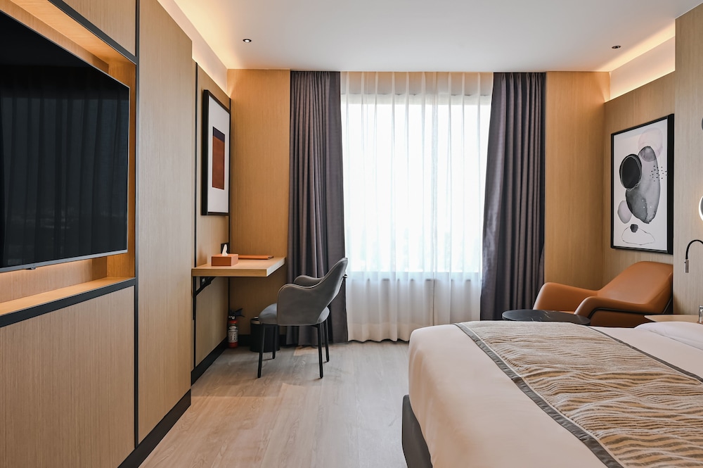 Suite - Photo 10