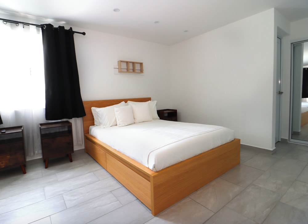 Deluxe Apartment, 2 Queen Beds, Pool View photo 3